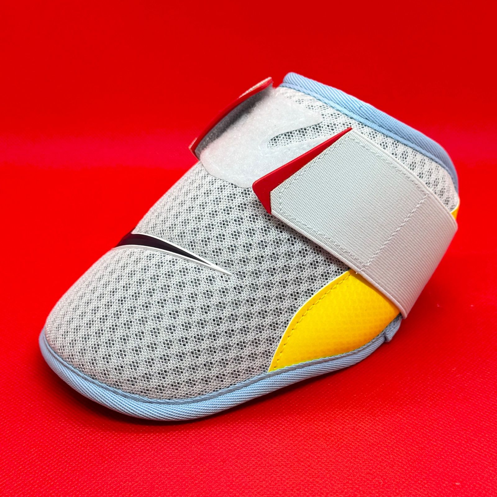 新品 ナイキ エルボーガード アクーニャJr.モデル 左右共通 大人
