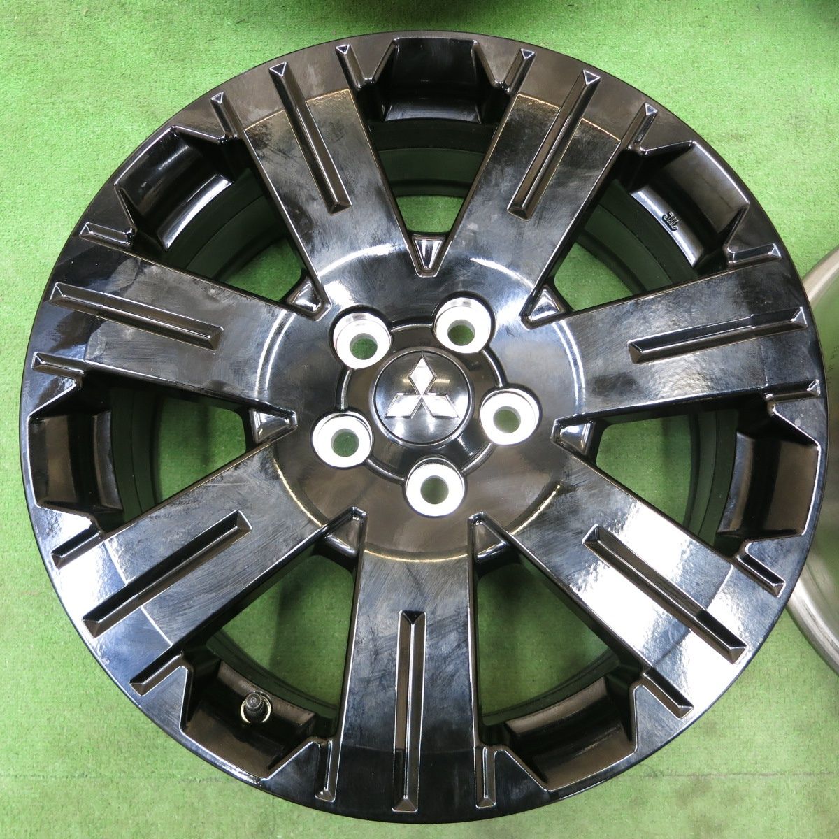 新車外し アルミ 18インチ ミツビシ純正 デリカＤ５ シャモニー 群馬 前橋 2025年 新車外し 美品】ミツビシ デリカ D:5 シャモニー 純正