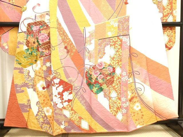 美品　豪華　振袖　御所解文様　金駒刺繍　金彩　正絹　ベージュ系 成人式 美品 豪華 振袖 御所解文様 金駒刺繍 金彩 正絹 ベージュ系
