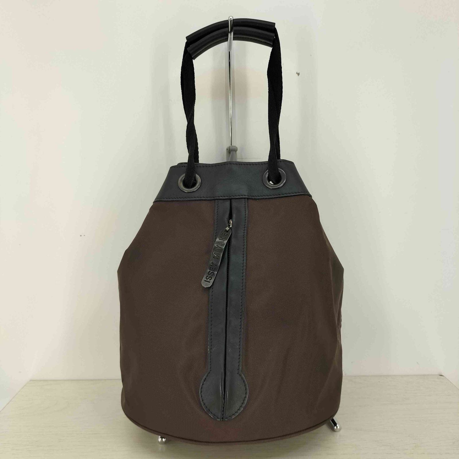イッセイミヤケ ISSEY MIYAKE レザーコンビ ナイロン 巾着
