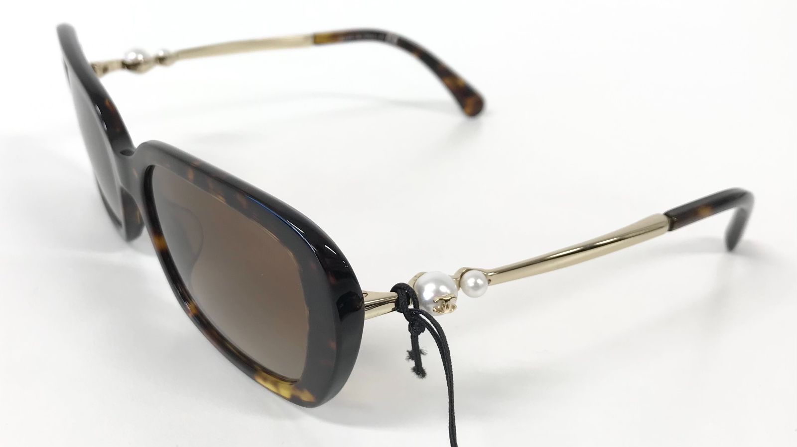 θ【新品】CHANEL パール付き サングラス 5427-H-A C714/S5 θ【新品】CHANEL パール付き サングラス 5427-H-A C714/S5