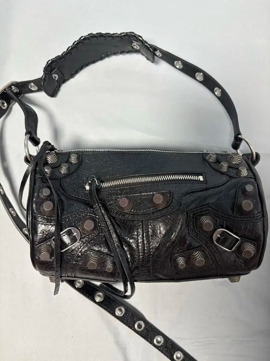 バレンシアガ ルカゴール シリンダー バッグ ブラック