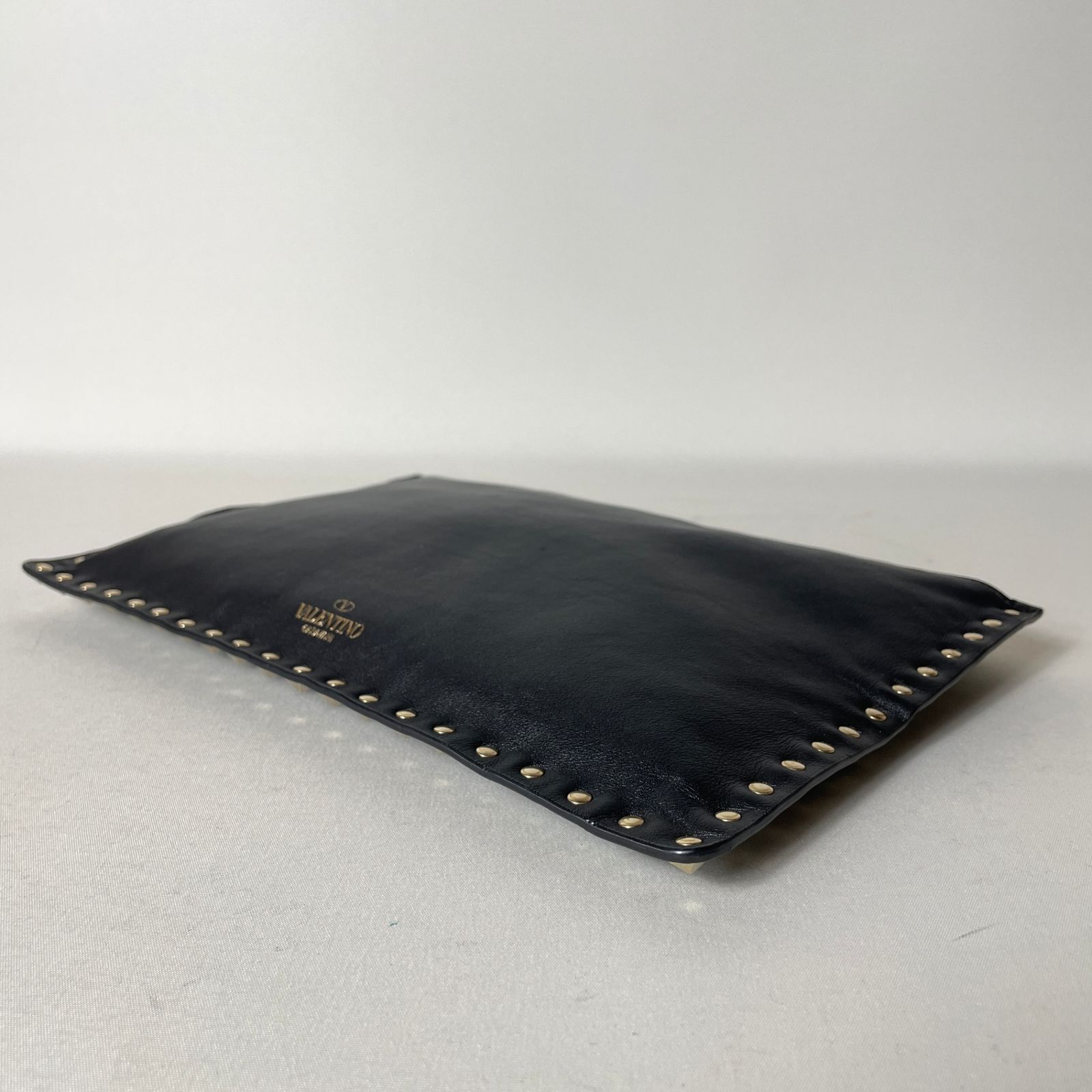 2510-104｜美品｜ヴァレンティノ クラッチバッグ ブラック スタッズ 2510-104｜美品｜ヴァレンティノ クラッチバッグ ブラック スタッズ