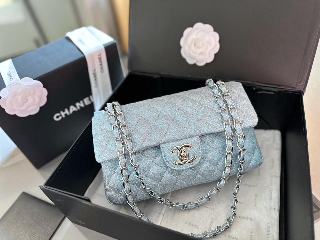 CHANELシャネル パールグロス ブルー チェーンバッグです