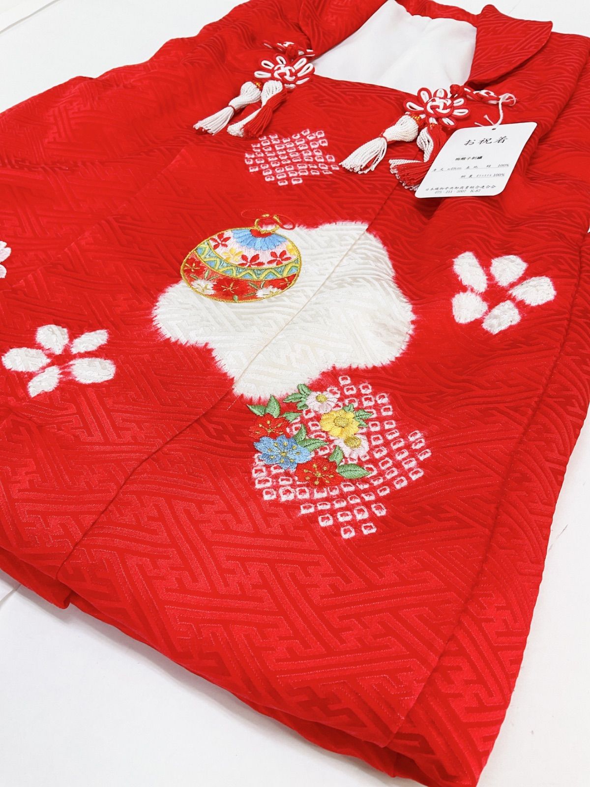 正絹被布コート　絞り入刺繍　新品未使用 七五三 三歳用 被布コート 正絹 朱赤 綸子生地 小絞り入り 桜と鈴の