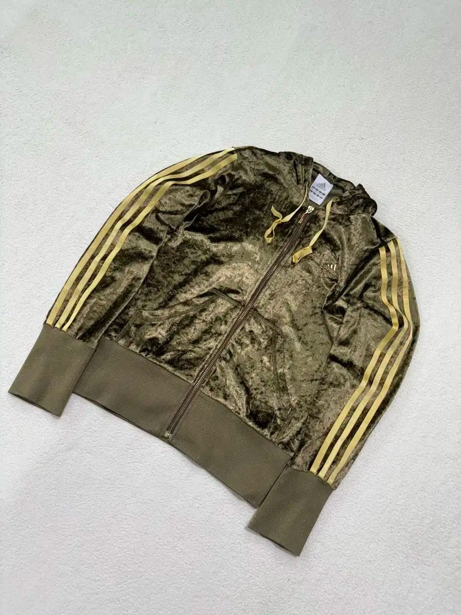 必須アイテム adidas アディダス ファイヤーバード ベロア ゴールド カーキ セットアップ セット ジャージ m