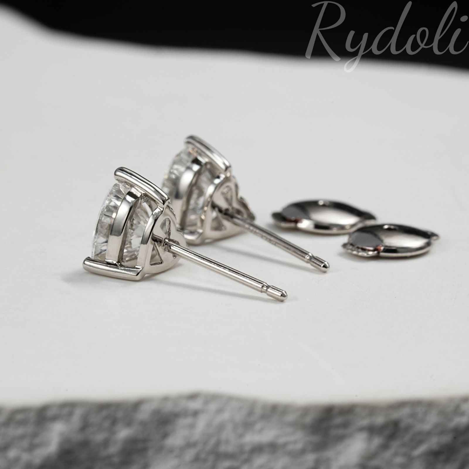 PT950 2.04ct ハートシェイプ オーダーメイドダイヤピアス ラボ 