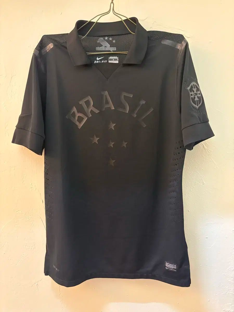 即購入OK！ ナイキ ブラジル代表 カカ Lサイズ W杯パッチ 即購入OK！ ナイキ ブラジル代表 カカ Lサイズ W杯パッチ NIKE