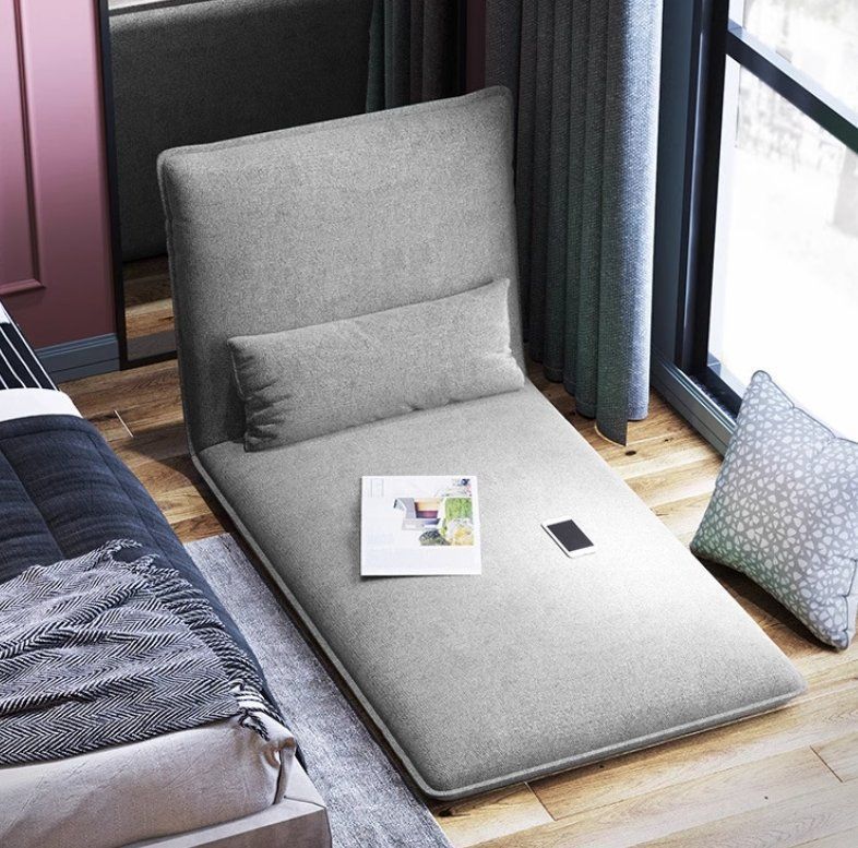 怠け者のソファーは横になることができて寝ることができますベッドの上