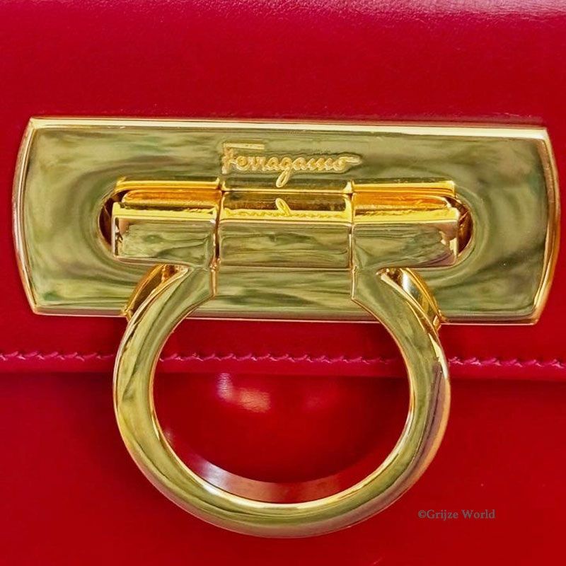 FERRAGAMO Iconic Top Handle トップハンドルバッグ ランクAB - メルカリ