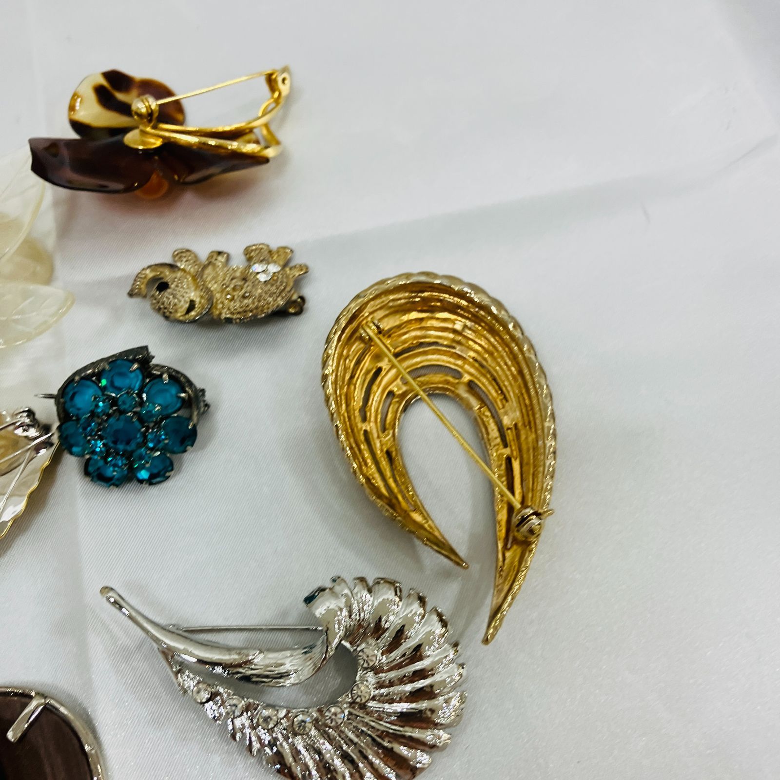 180 ブローチ　コサージュ　ジャンク　まとめ売り　アクセサリー A【まとめ売り】アクセサリー ブローチ コサージュ - メルカリ