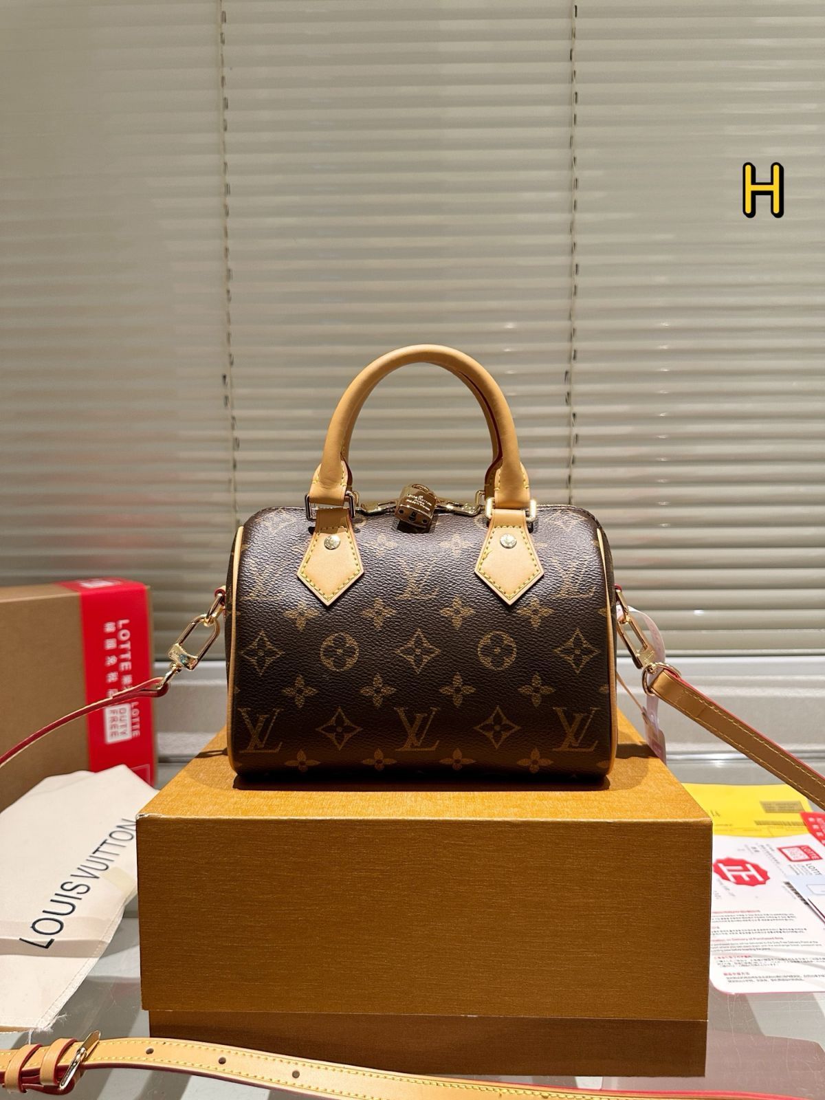 ran2☆プロフ必読お願います♡ 正規品 20SS LV ルイヴィトン 今日特価】LV (Louis Vuitton) Speedy 20 ピローバッグ