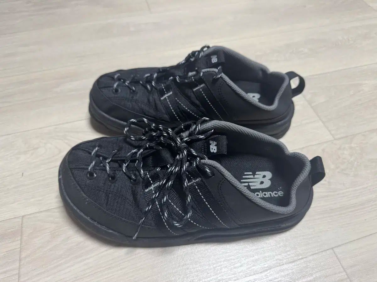New Balance(ニューバランス) CRV ミュール ブラック ( SD3205BB3 ）