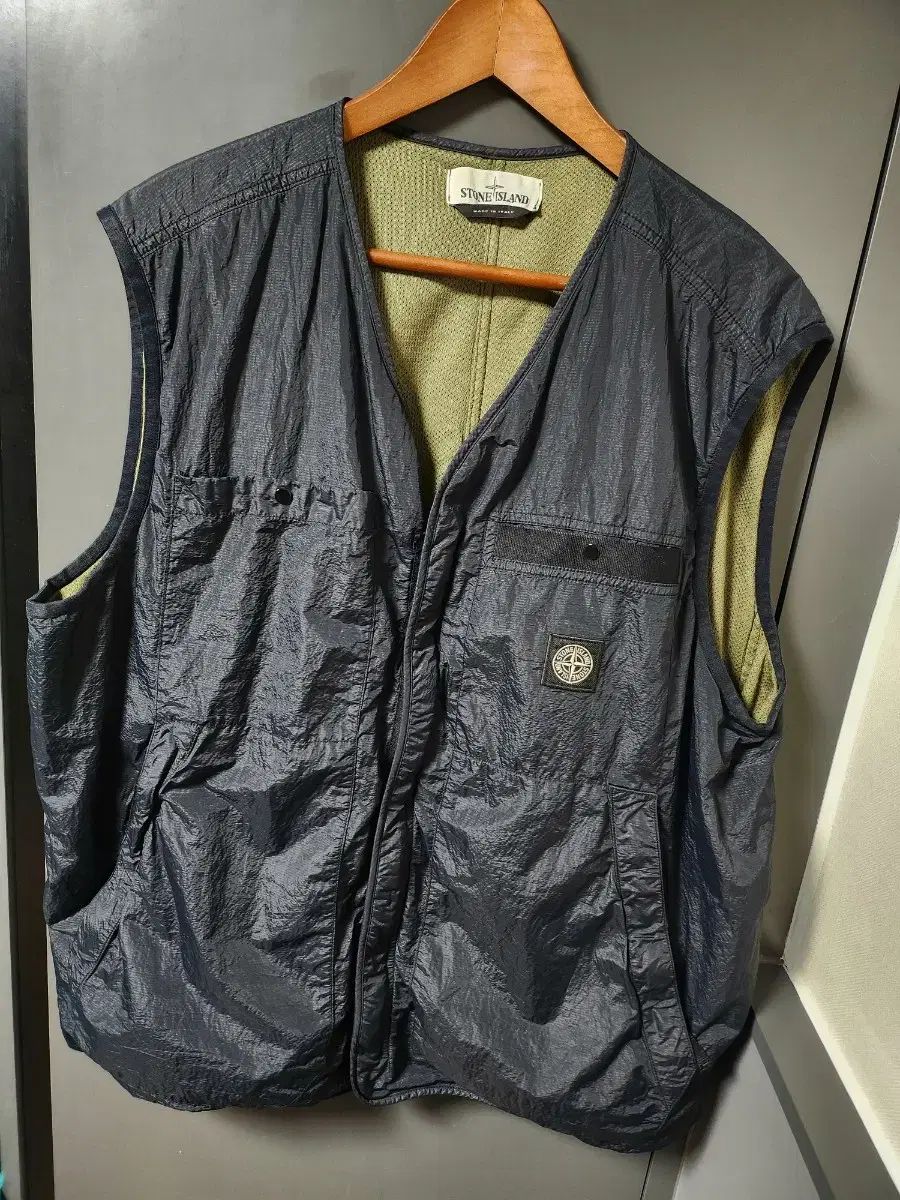 ストーンアイランド スクイーズ メタル ベスト