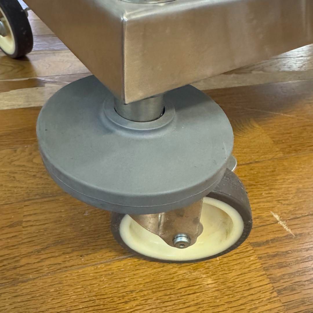 キャスター付き