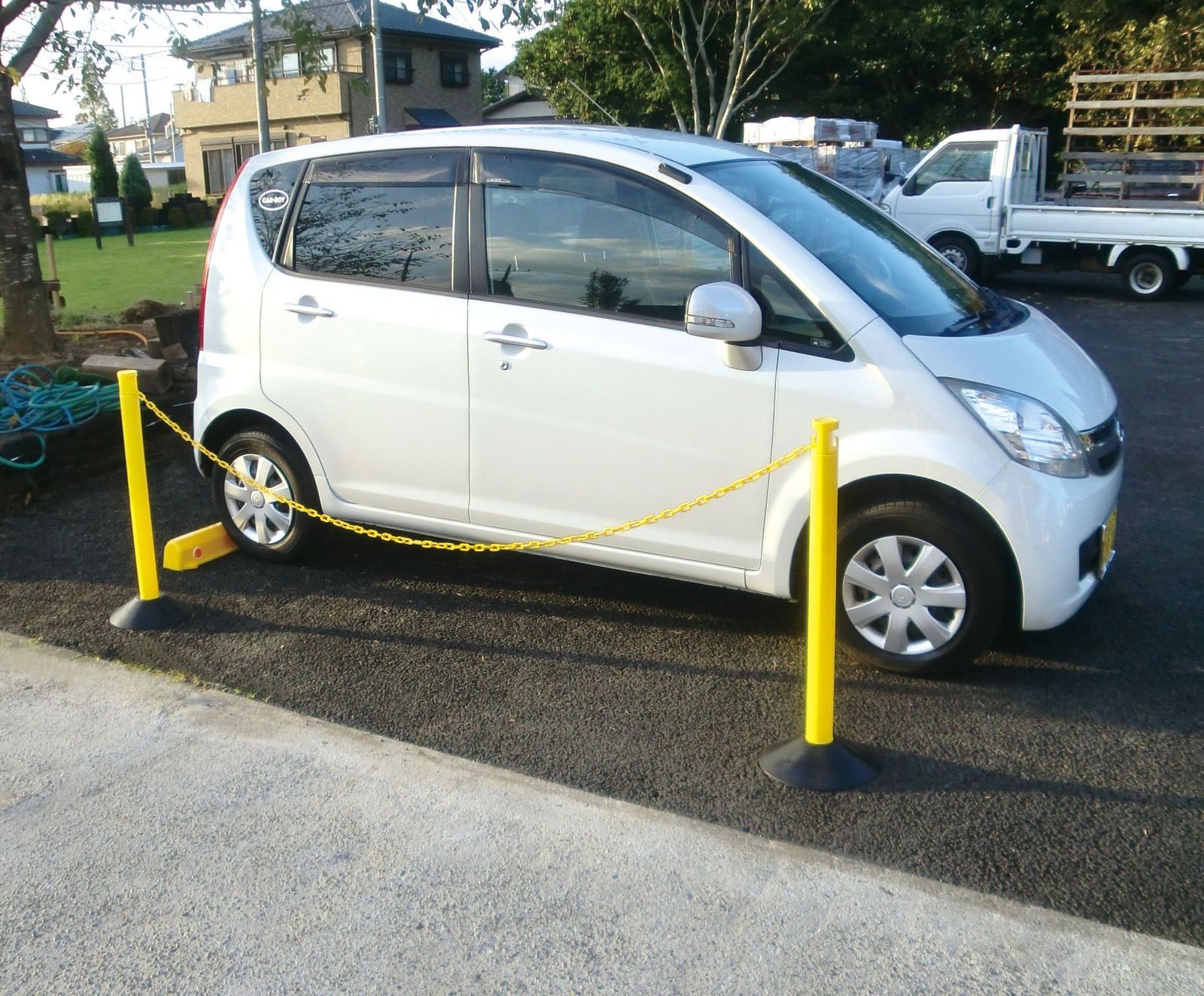 ピラー イエロー