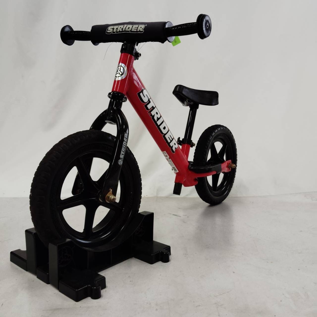 大人気カラー STRIDER SPORTS ストライダー スポーツ 12インチ 赤