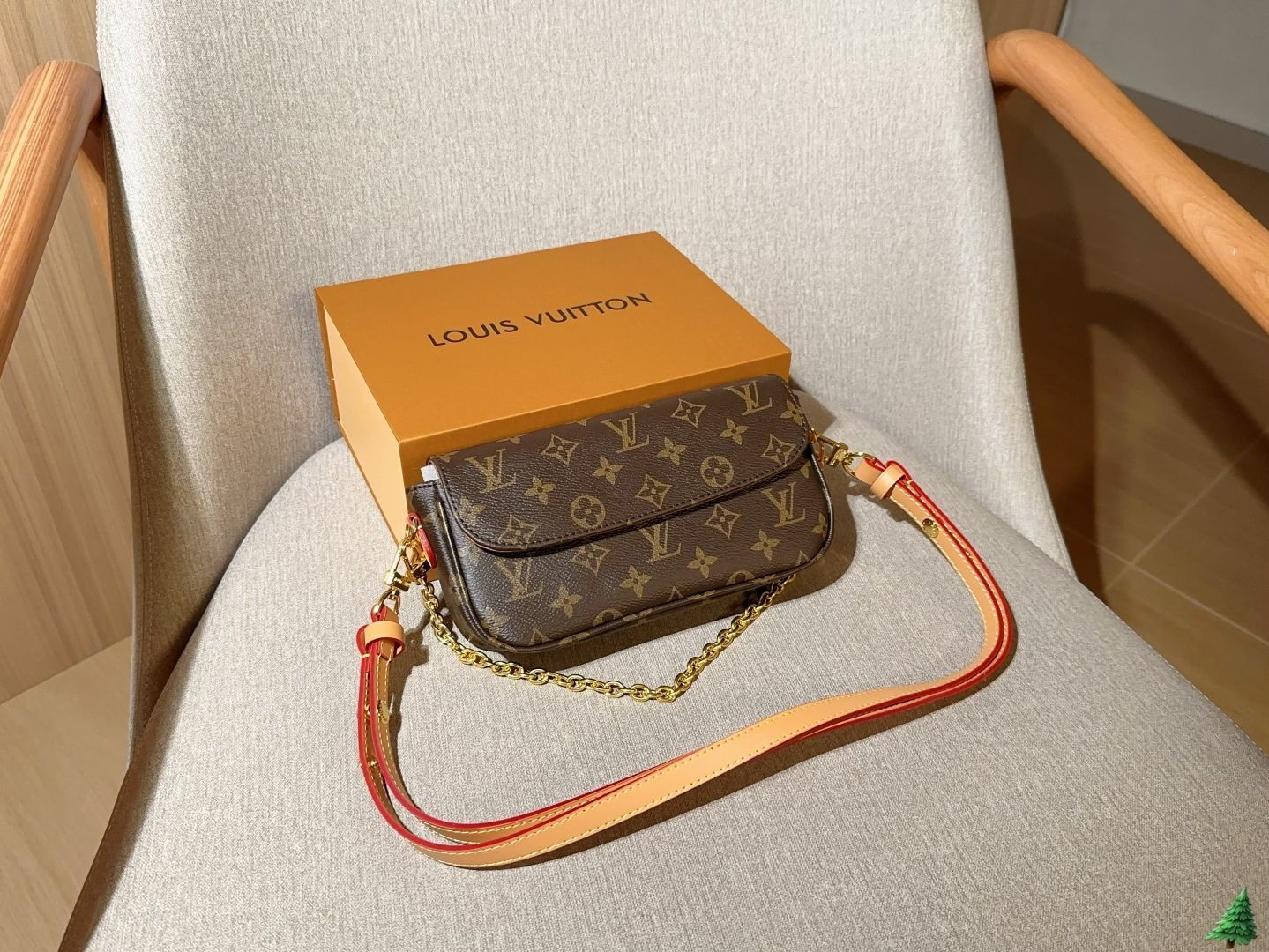 ❣️極美品❣️箱布袋付❣️LOUIS VUITTON❣️６連キーケース❣️おまけ紙袋付❣️ 新サイズ¥1680 コーナーペア折りたたみ式ギフトボックス🎁 ｜Lv