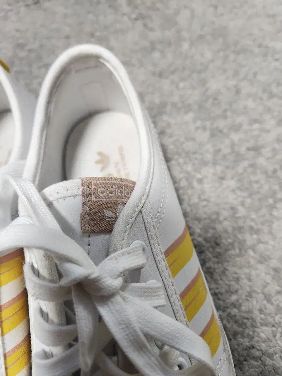 adidas アディダス