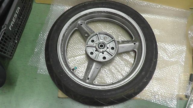 GSR250F LC6GJ55D001108xxx の リアホイール タイヤ 1758254110