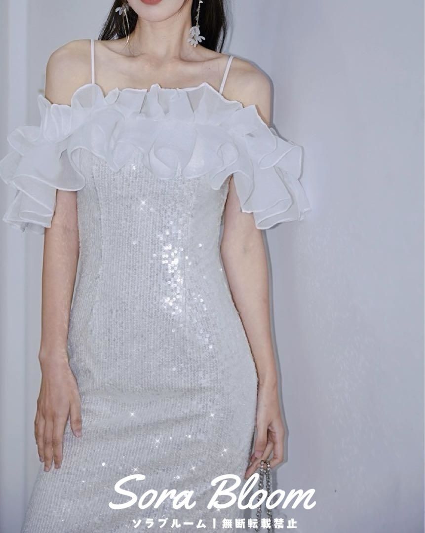 新品・未使用】デコルテにバックスタイルのフリルが可愛い