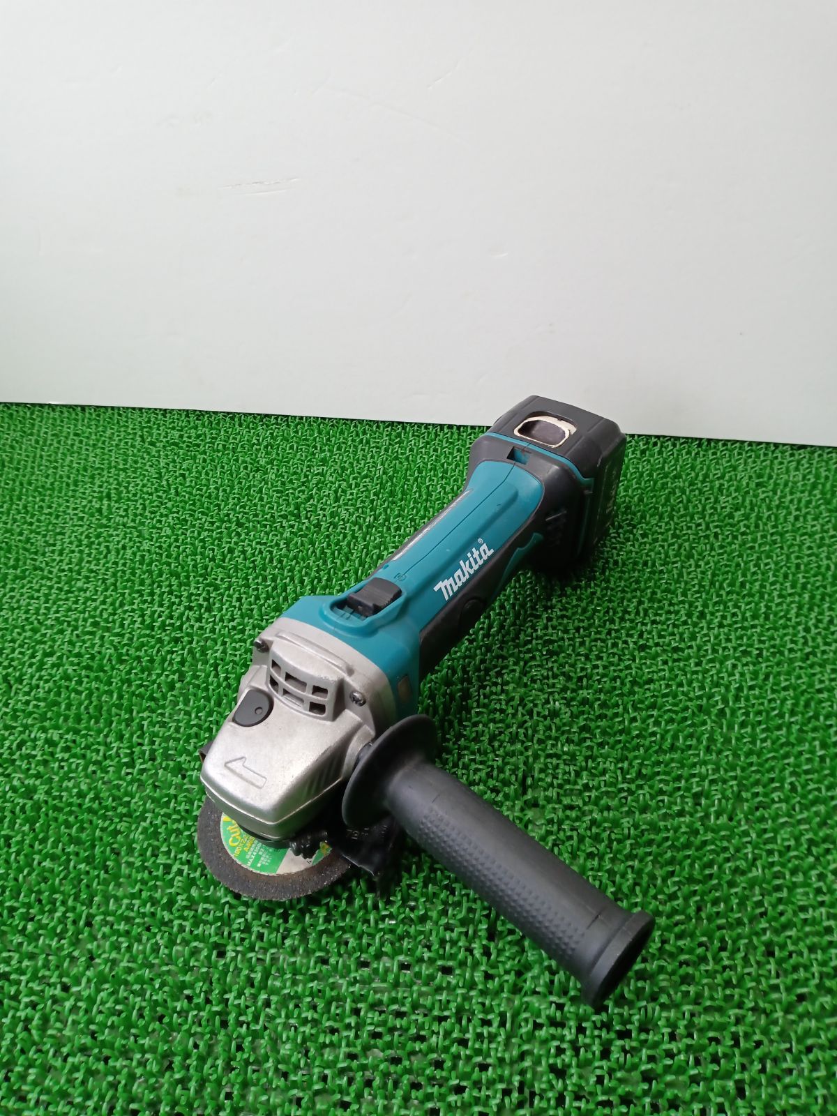 即購入OK！中古品】マキタ makita 充電式ディスクグラインダ