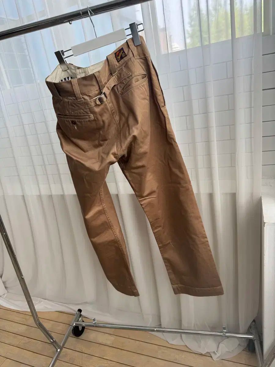 チノパンツ