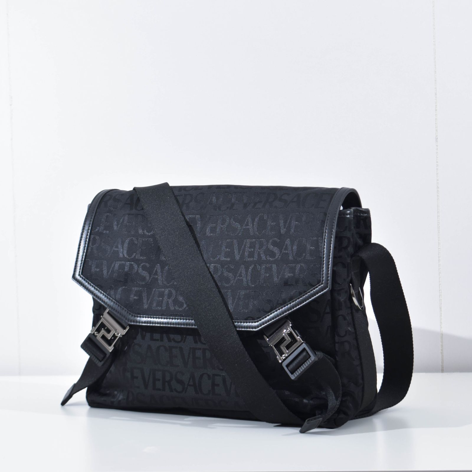 VERSACE メッセンジャーバッグ オールオーバーロゴ ジャガード