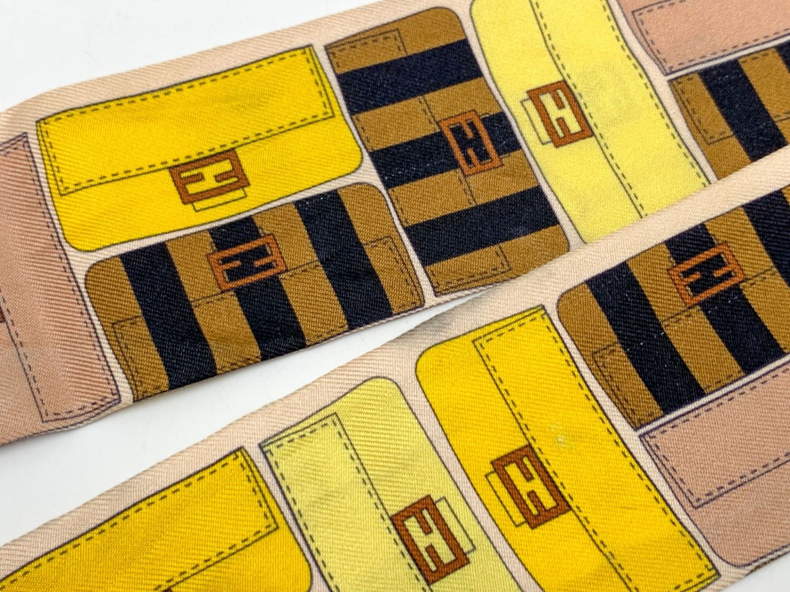 FENDI フェンディ ラッピー マルチカラーシルク バンドゥ