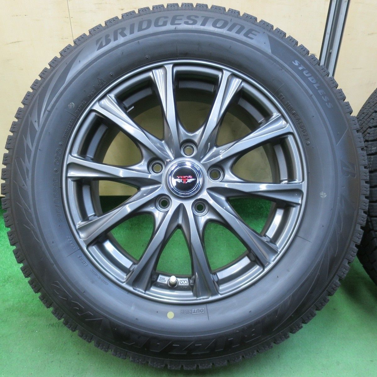 バリ溝！21年！キレイ！9分☆スタッドレス 215/65R16 ブリヂストン 