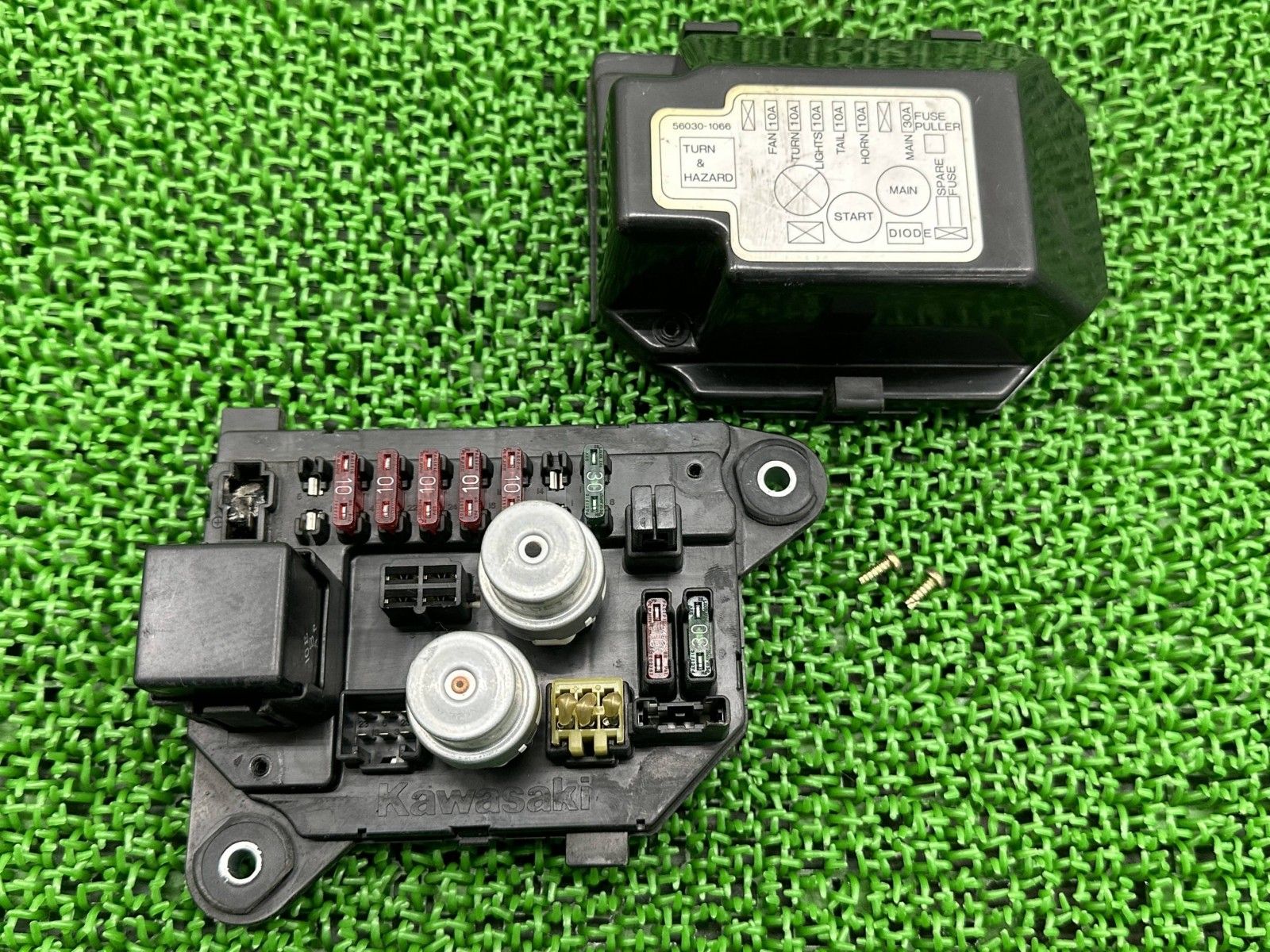 GPZ900R ヒューズボックス 56030-1066 カワサキ 純正 中古
