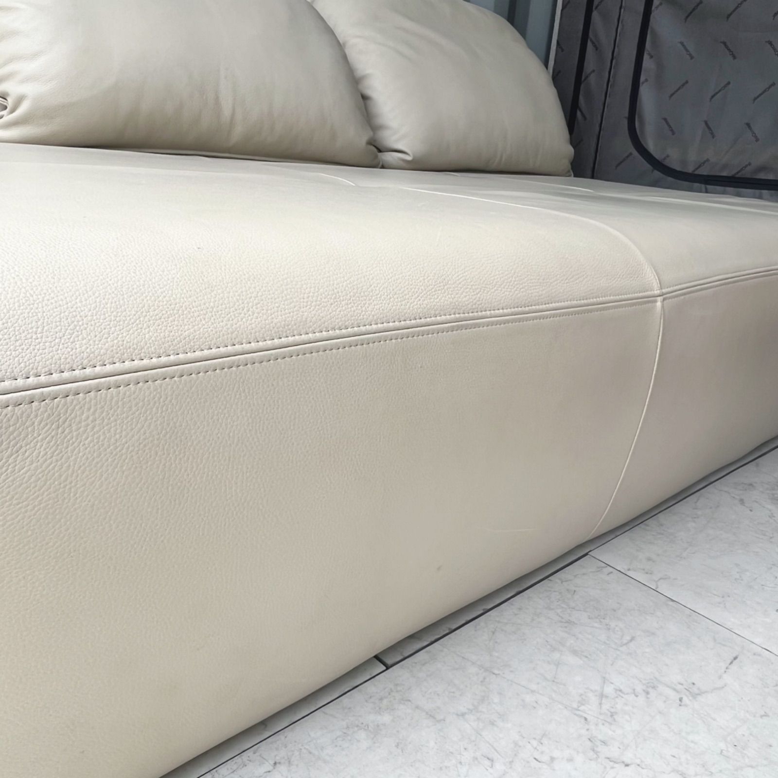 取付無料！ロルフベンツ アイボリー総本革クッション付きソファベッド✨ 取付無料！ロルフベンツ アイボリー総本革クッション付きソファ