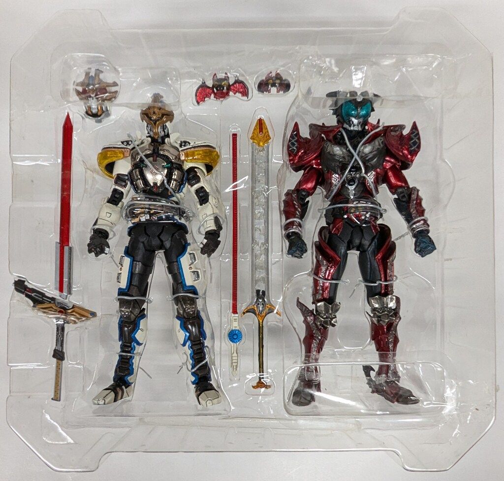 バンダイ S.I.C. 仮面ライダーキバ 仮面ライダーイクサ&仮面