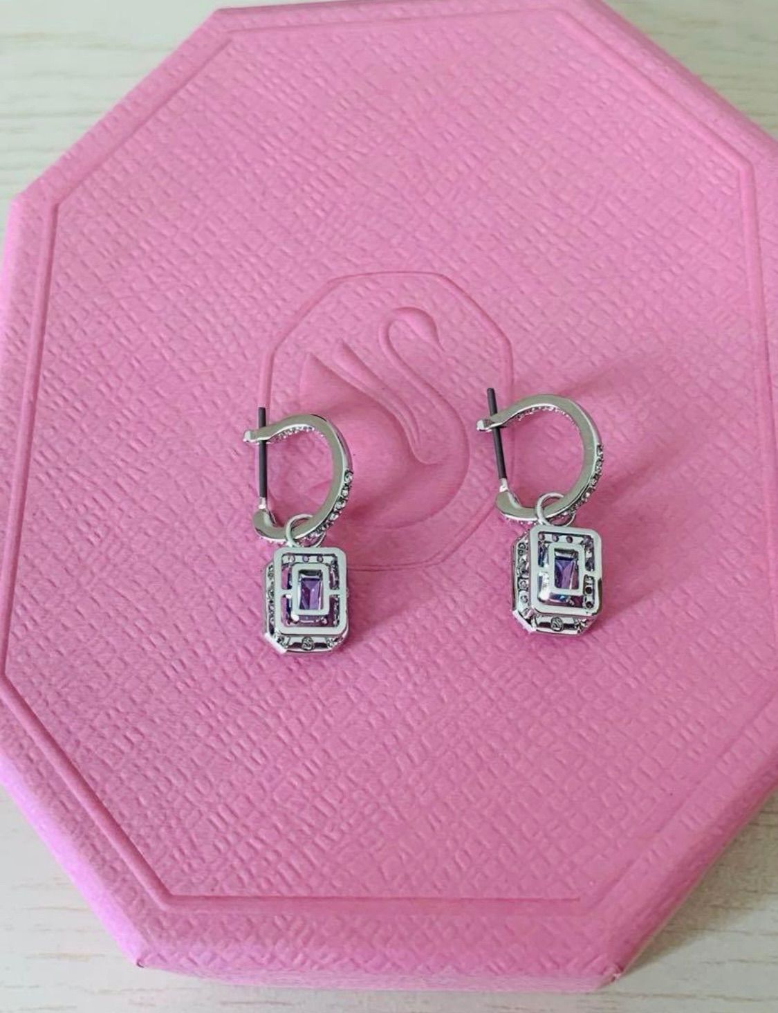 ピンク色 スワロフスキー Millenia ピアス スタッドピアス 両耳