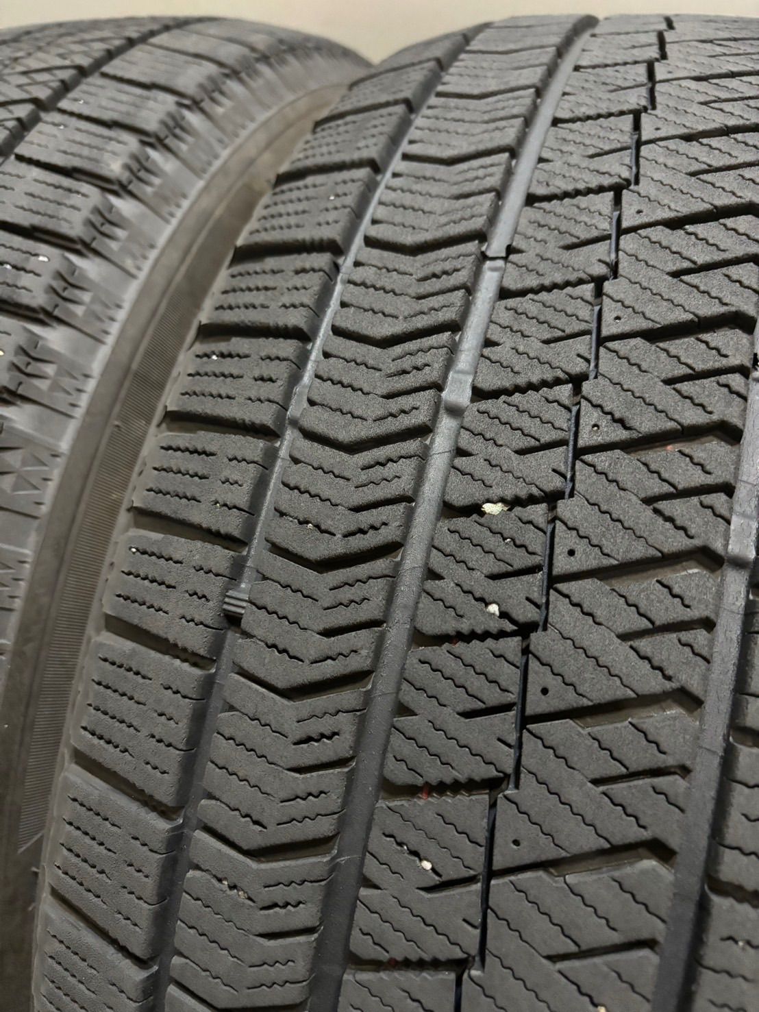 エスティマ等 215/60R17 ブリヂストン ブリザックVRX2 4本 売切