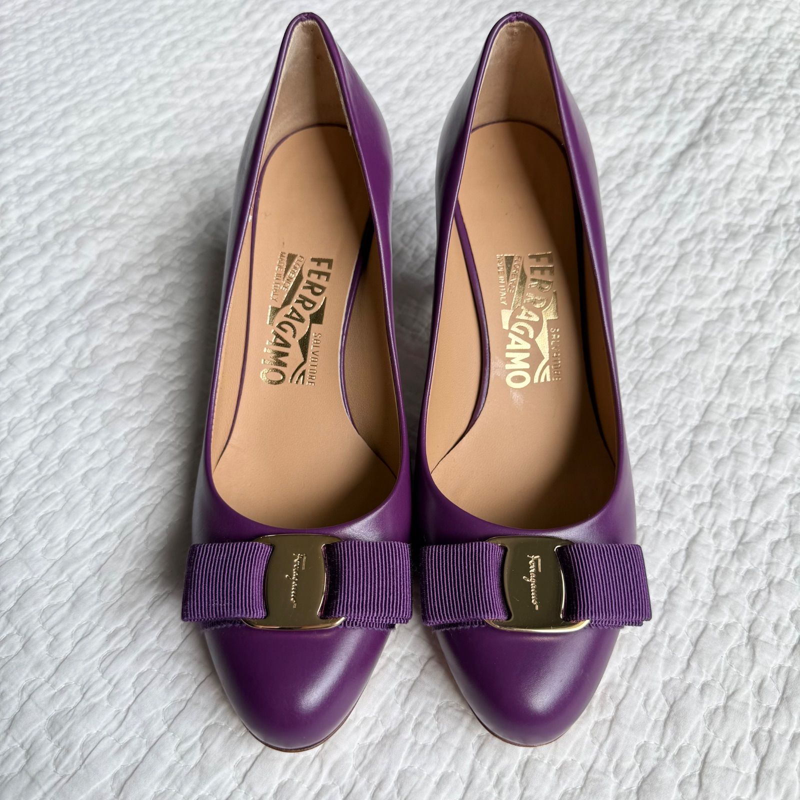 極美品 SalvatoreFerragamo サルヴァトーレフェラガモ ヴァラ