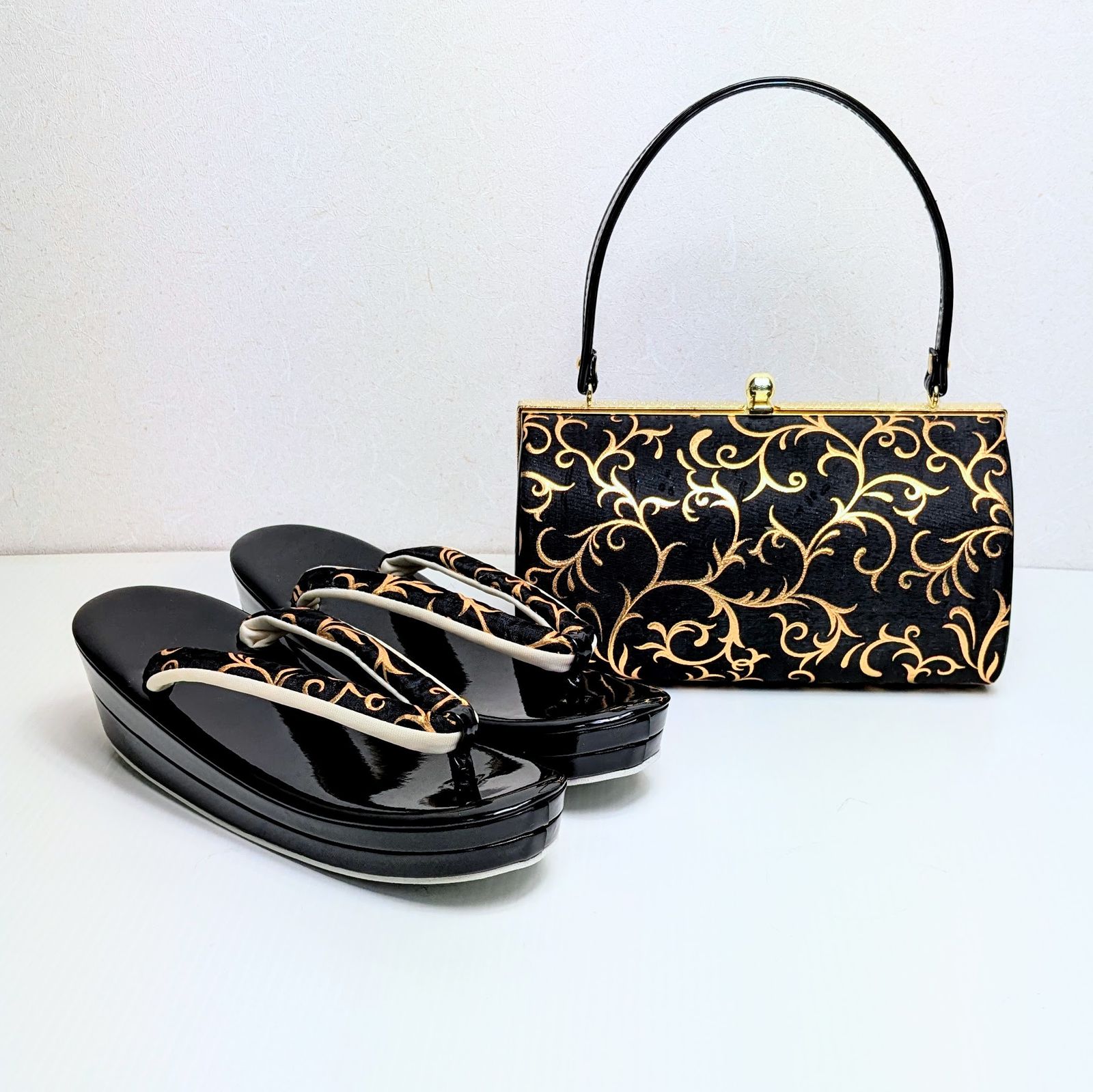 草履バッグセット 帯地 金彩 唐草 フリーサイズ ブラック×ゴールド u109 草履バッグセット 帯地 金彩 唐草 フリーサイズ ブラック