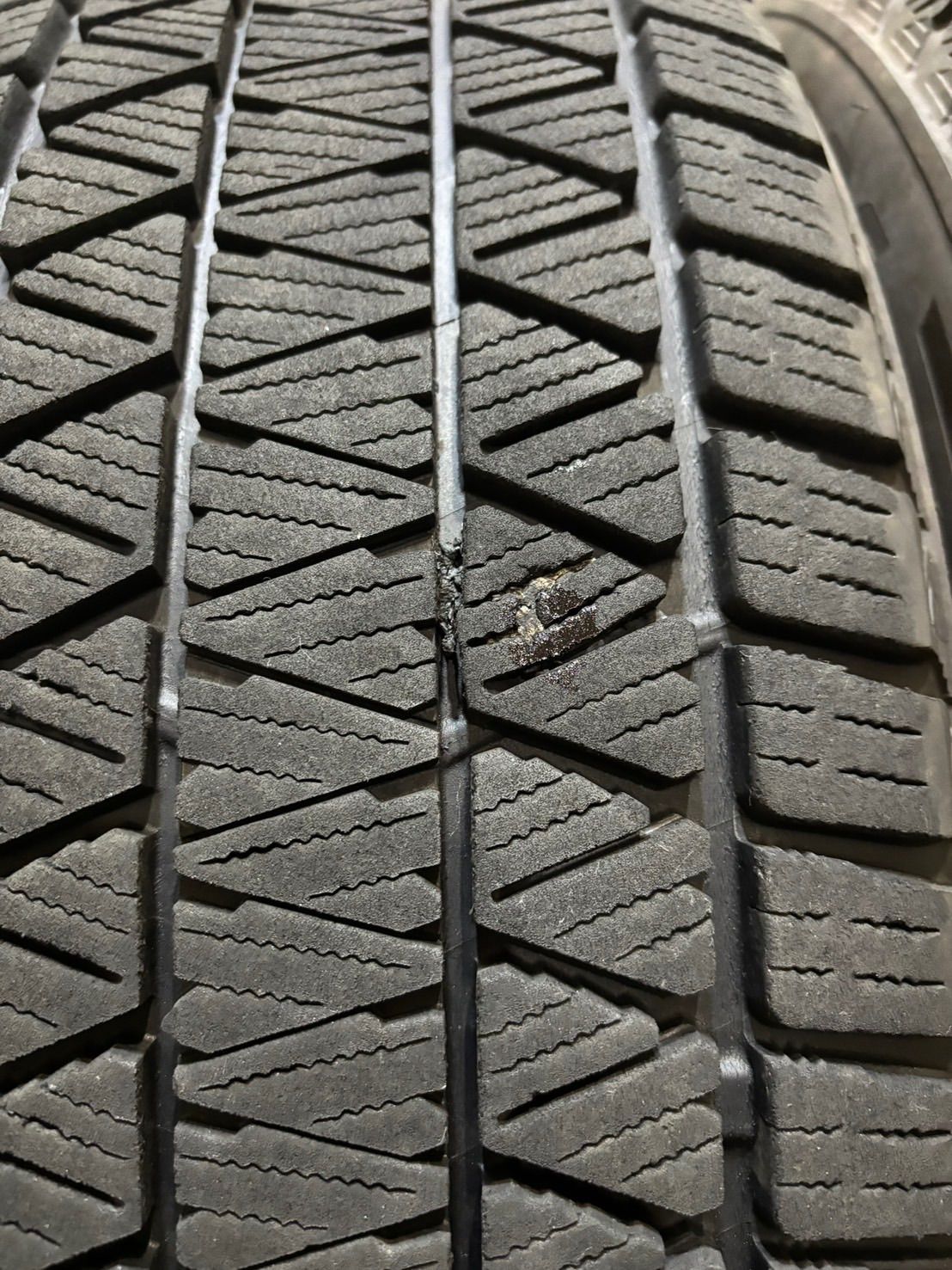 225 60R18 BRIDGESTONE DM-V3 21年製 スタッドレス 4本 ブリヂストン ブリザック ハリアー RAV4 NX 南8-K322 TRITUETUBI_COM