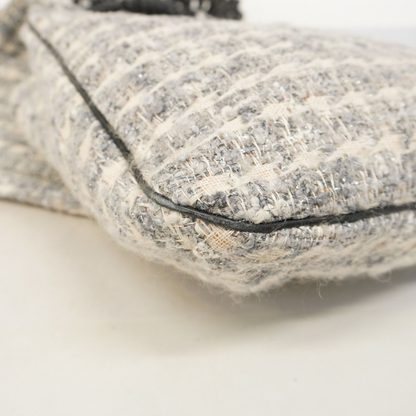 Chanel バック　カメリア　グレー CHANEL シャネル ミックスツイード カメリア ショルダーバッグ