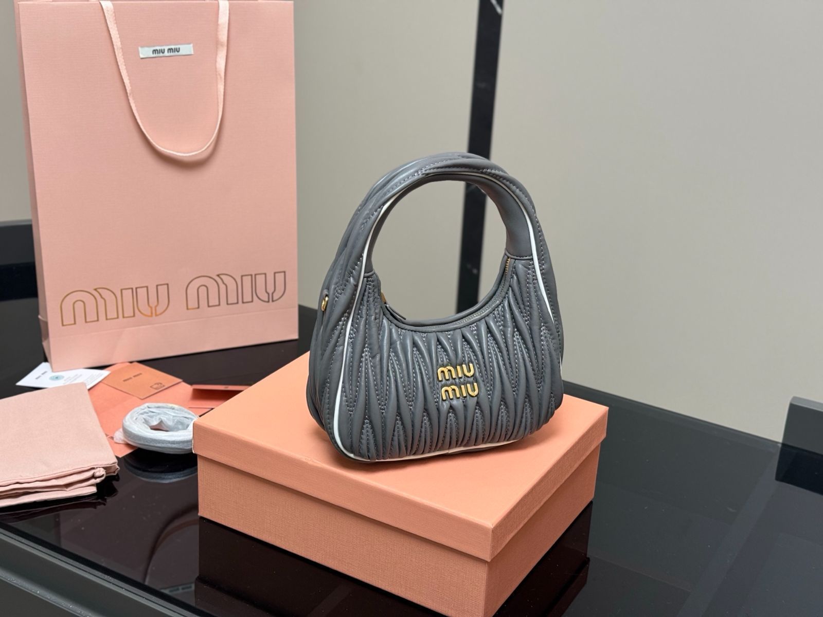 ◆完売必至◆【MiuMiu】Wander ホーボーバッグ Miu Miu ミュウミュウ Miu Wander マテラッセ ホーボーバッグ