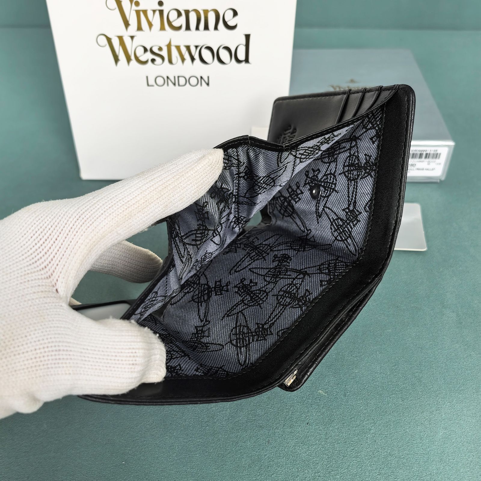 【新品】Vivienne Westwood がま口財布 二つ折財布 グレー 新品 Vivienne Westwood 二つ折り財布 ヴィヴィアンウエスト