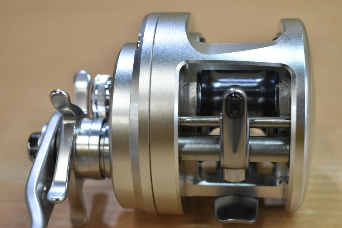 シマノ 13 オシアカルカッタ 300HG 右 SHIMANO OCEA CALCUTTA