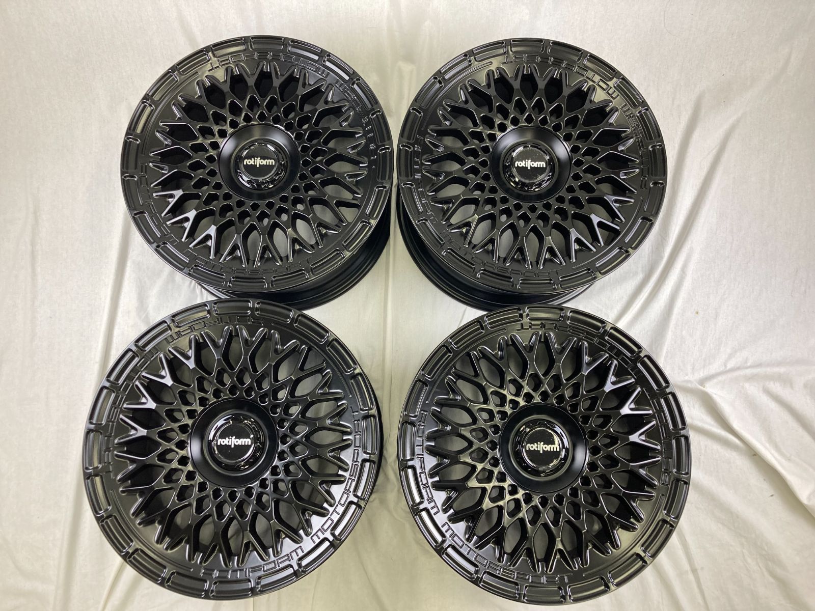 Rotiform ロティフォーム LHR-M 4本セット 19インチ 8.5J インセット 45 5H PCD112|100 ハブ66.6