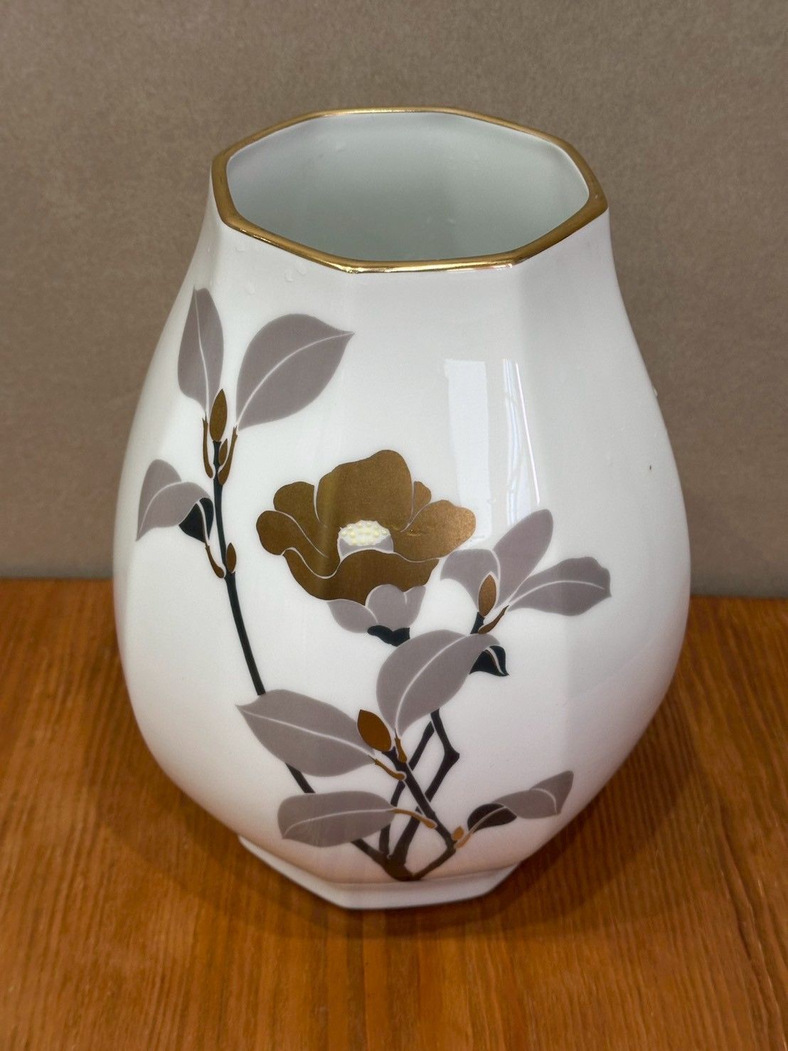 大倉陶園の花瓶 大倉陶園 金蝕カトレア 花瓶 | Antique Nanae