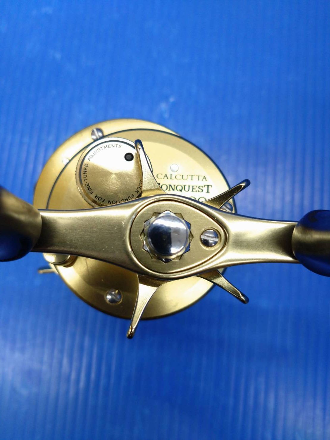 シマノ 01カルカッタコンクエスト100 右ハンドル 日本製 シマノ 01