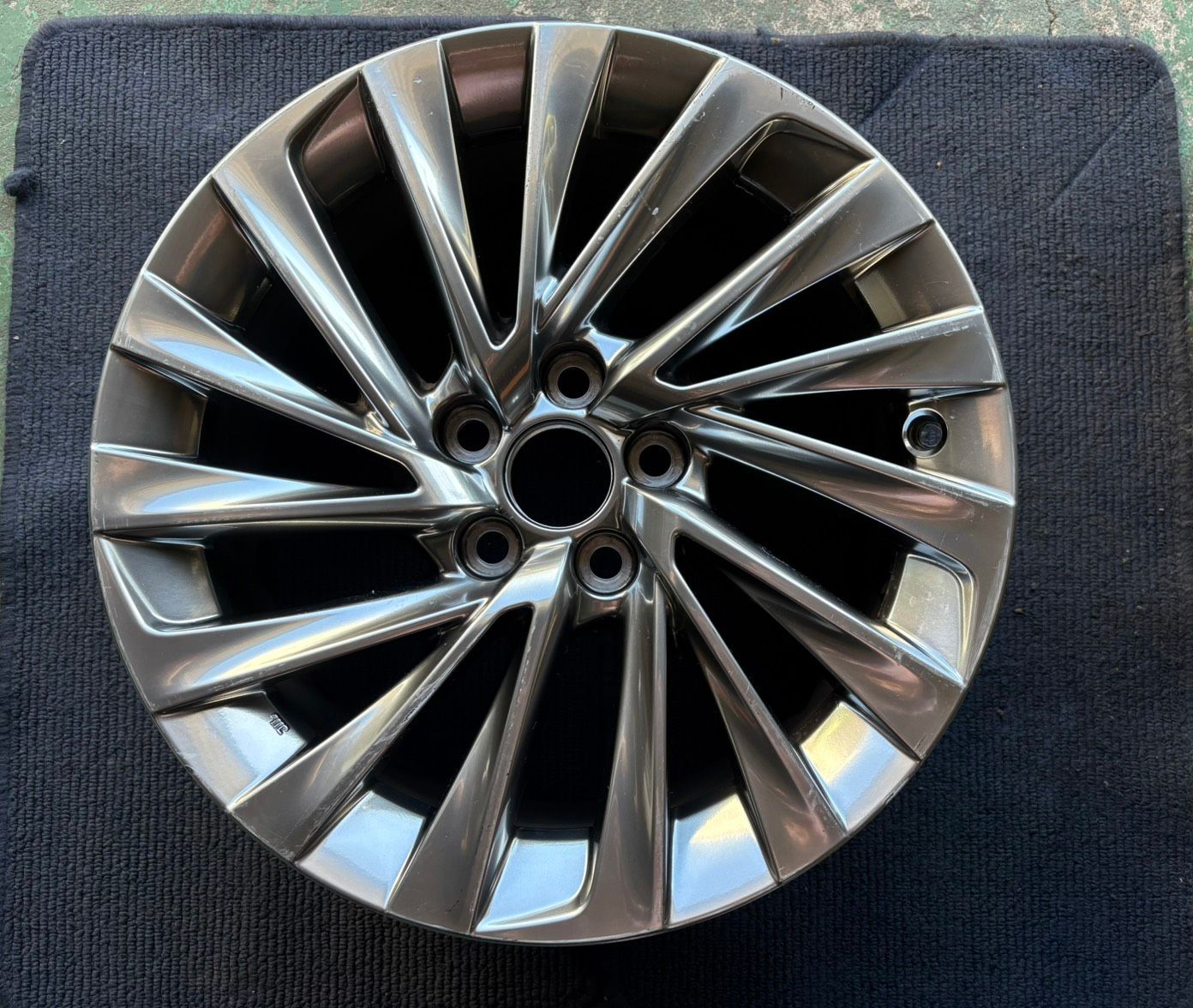 LEXUS ES300h 純正 18インチ ホイール1本 8J 45 PCD114.3 ハブ径約60 No.717