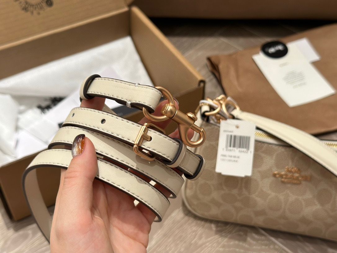 今日特価】Coach Teri Underarm Bag コーチ テリ アンダーアーム