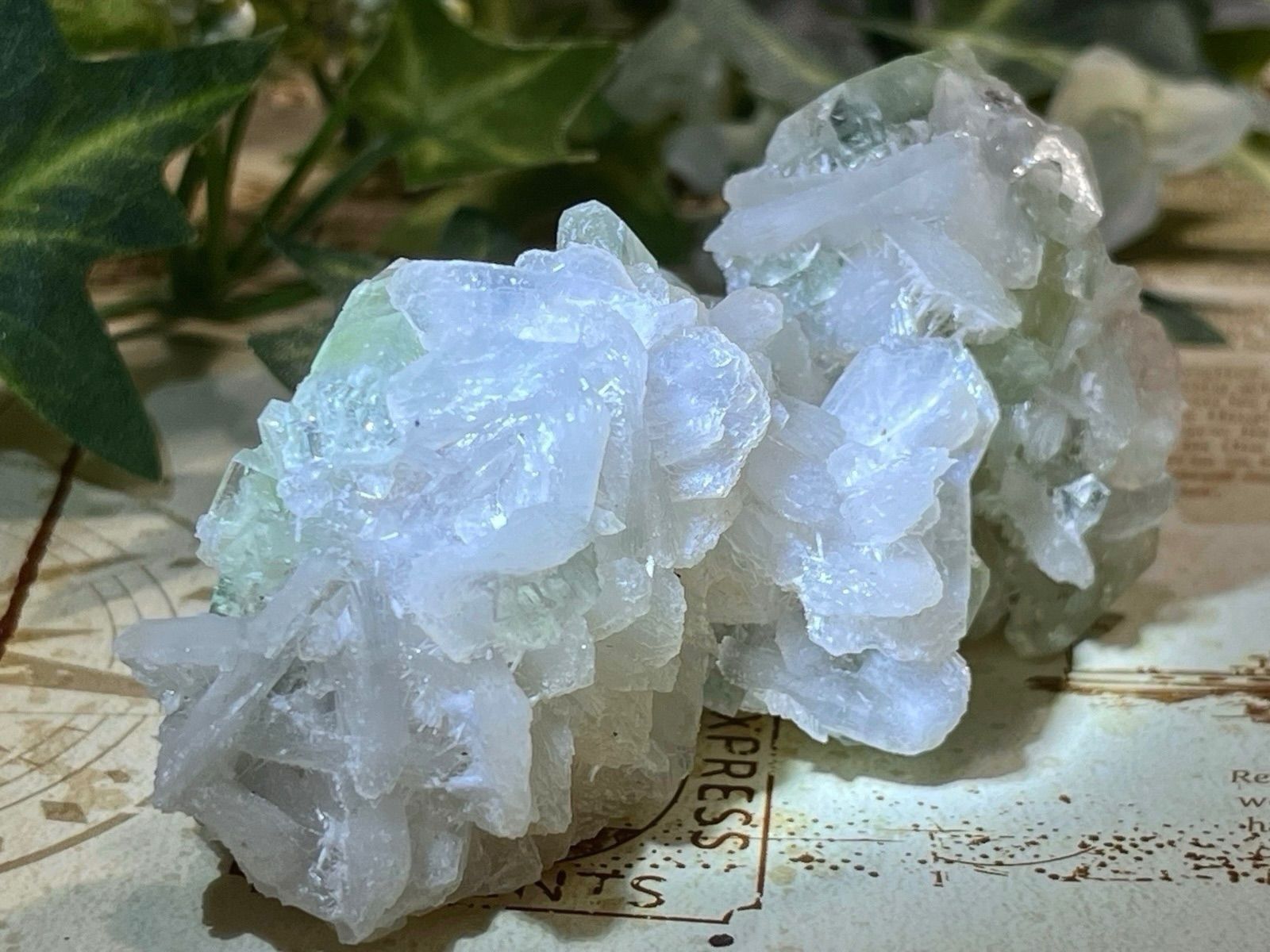 レインボー グリーンアポフィライト 原石 ラフストーン 魚眼石