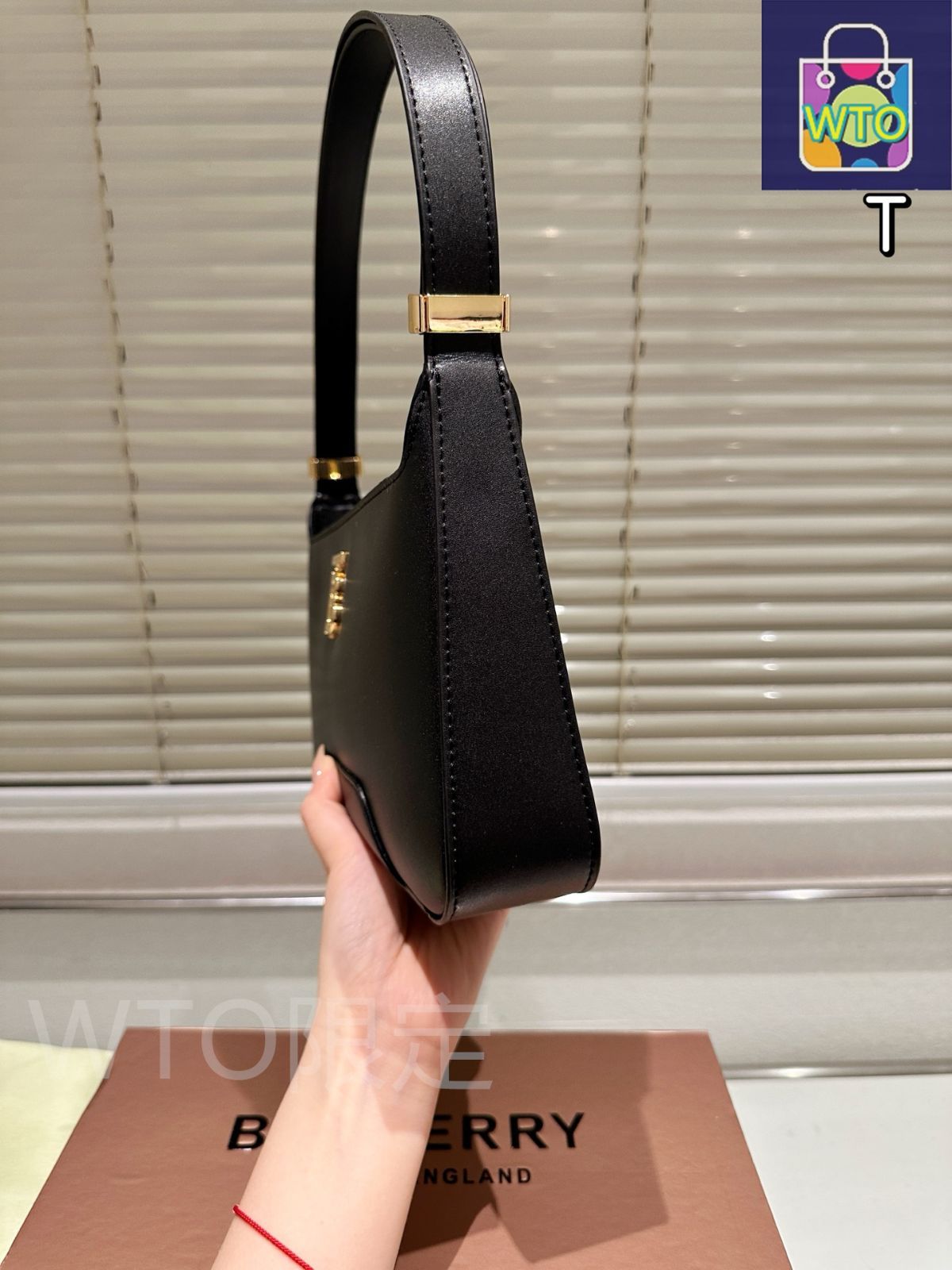 今日特価】Burberry TB バッグ 28cm フォールドギフトボックス付
