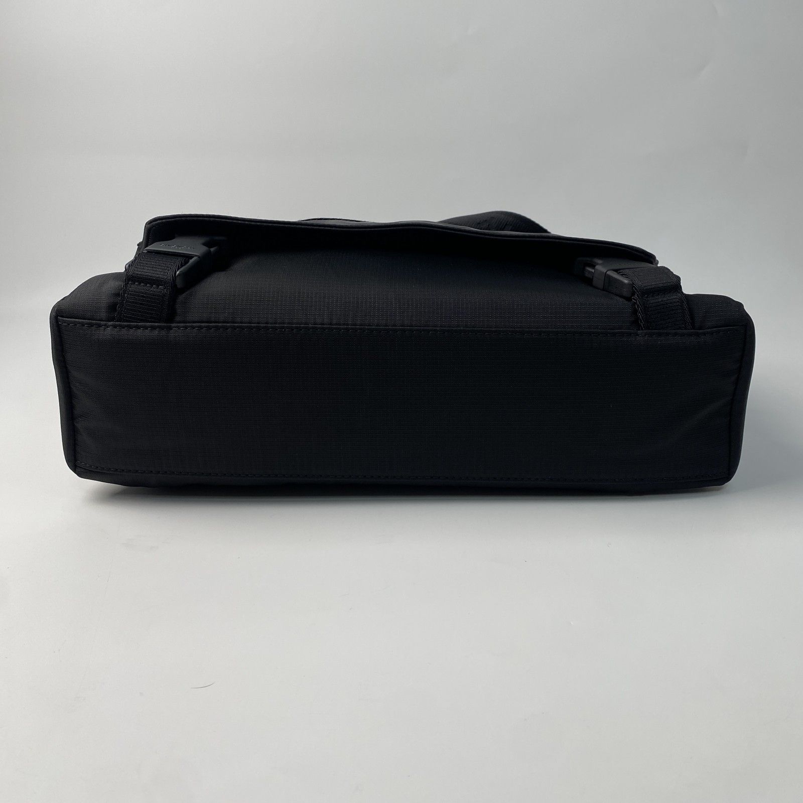 美品 ジバンシー GIVENCHY メンズ ナイロン ショルダーバッグ 2way 斜  